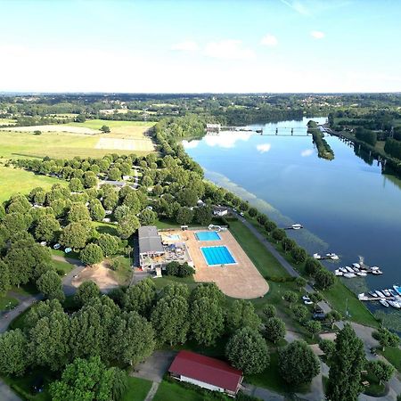 Camping De Thoissey *** Exterior foto