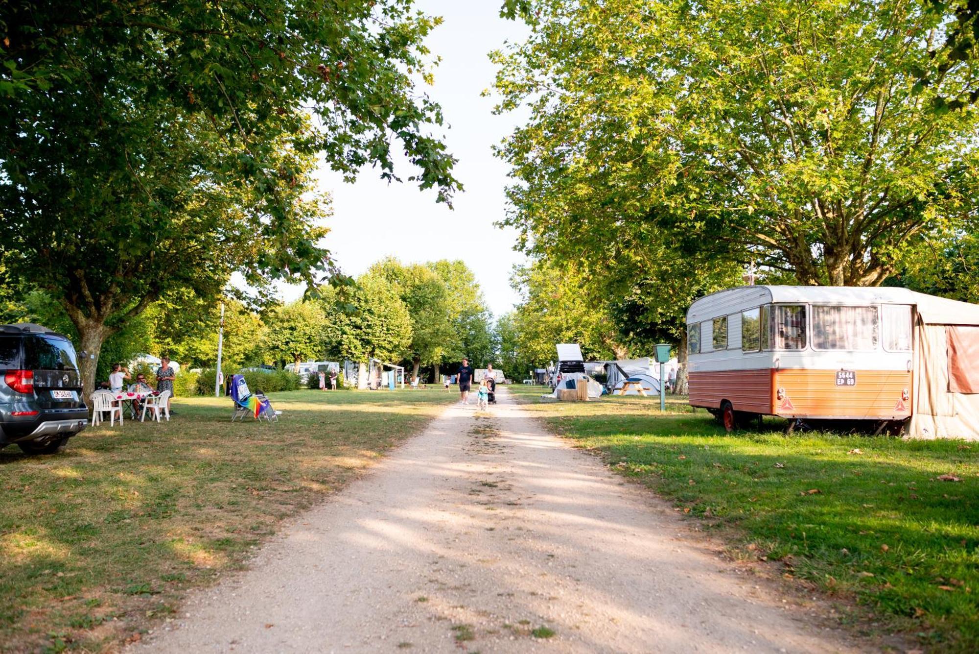 Camping De Thoissey *** Exterior foto