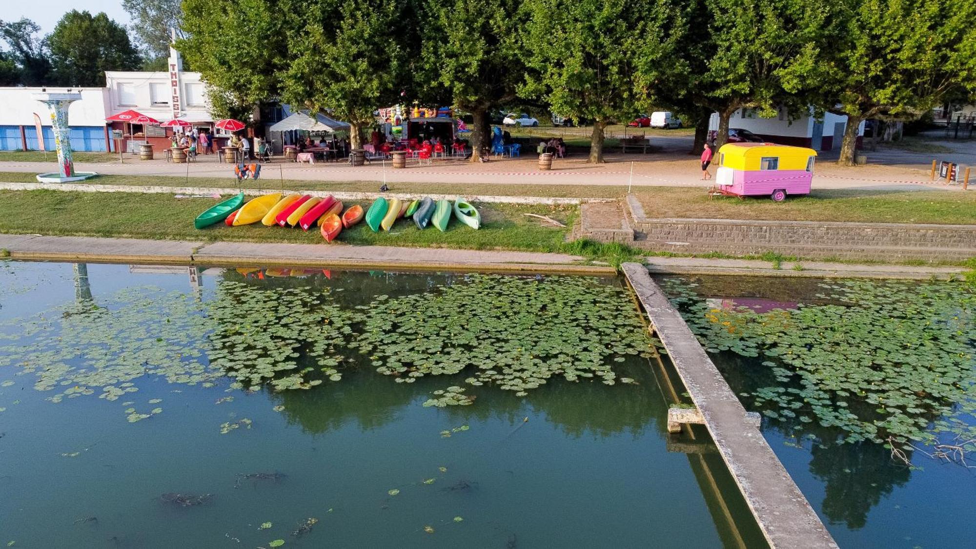 Camping De Thoissey *** Exterior foto