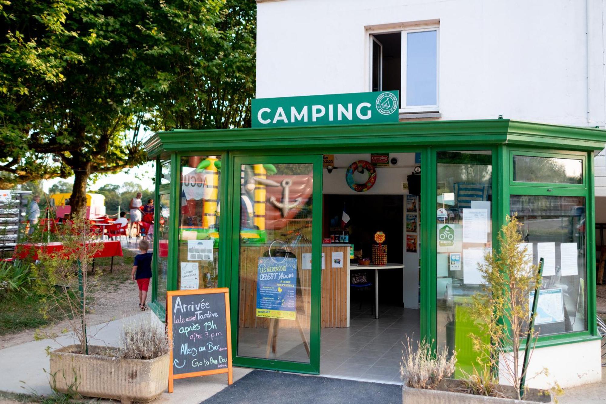 Camping De Thoissey *** Exterior foto